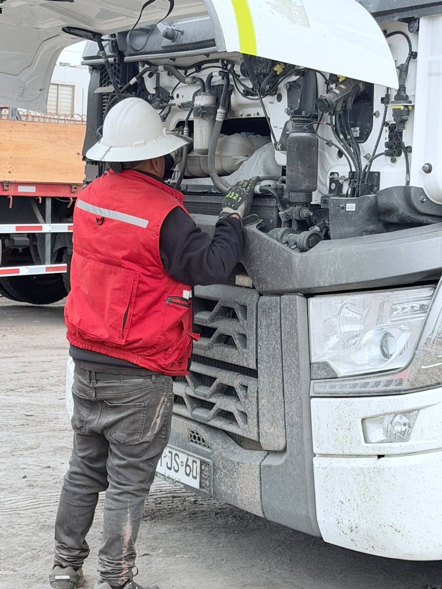Revisión preventiva de un tractocamión