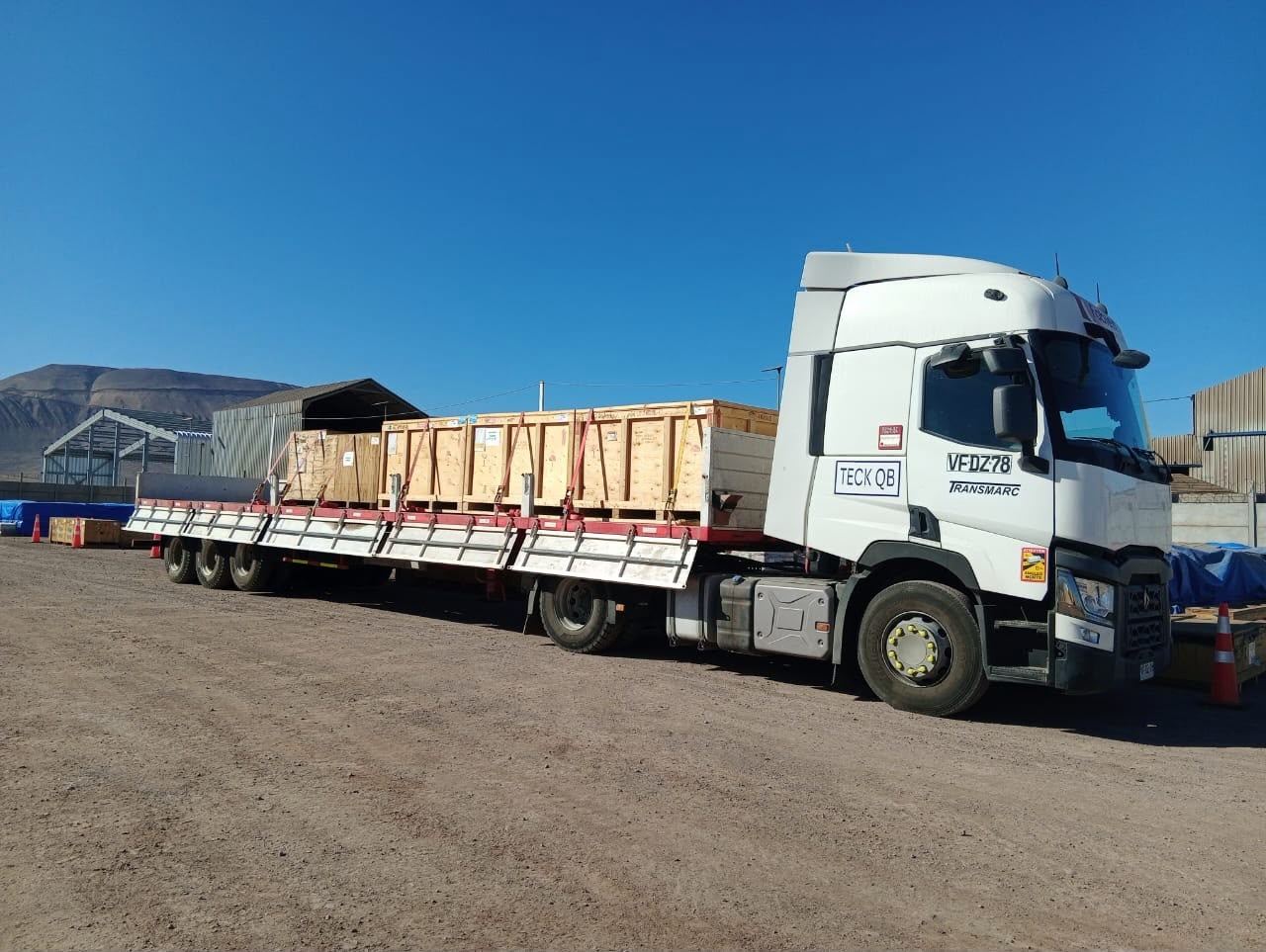 Tractocamión con carga consolidada